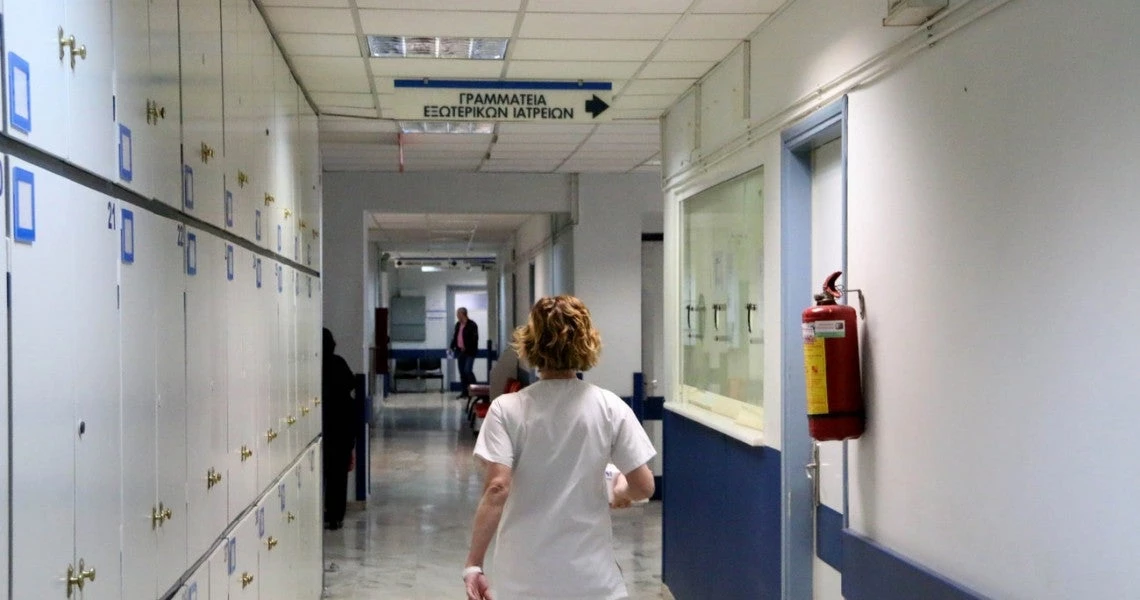 Συγκλονίζει ο πατέρας του 6χρονου που νοσηλεύεται στην εντατική μετά από κατανάλωση αλκοόλ: Ο Θεός είναι μεγάλος (βίντεο)